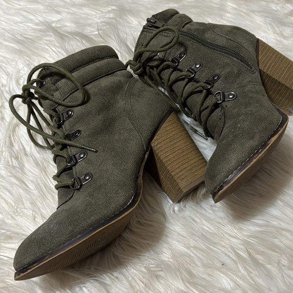 Candies lace up high heeled boot - Picture 4 of 8